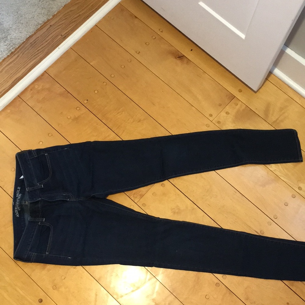 Dark wash, no holes, never been worn jeggings